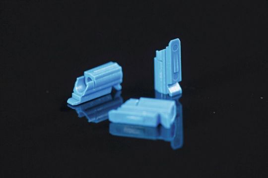 Das sind die sogenannten Betätiger für die Harting-Steckverbindersysteme, die von der neuen vollelektrischen Engel-e-mac-130 gemäß allen Anforderungen an Stabilität und Wirtschaftlichkeit in Großserie gefertigt werden können.