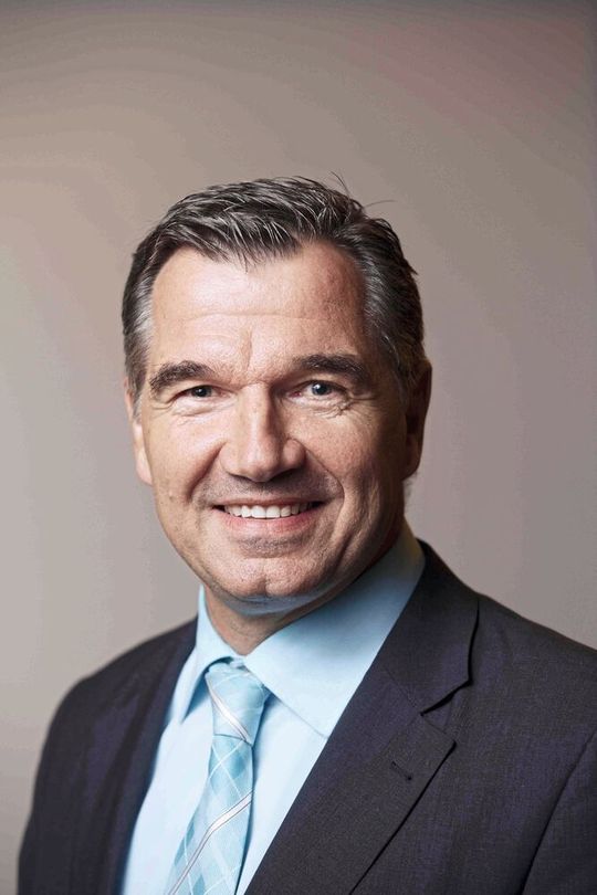 „Aktuell sieht es so aus, dass die Prozessautomation mit einem „blauen Auge“ davon kommt“, erklärt Nikolaus Krüger, Vorsitzender des Fachbereichs Messtechnik und Prozessautomatisierung im ZVEI-Fachverband Automation. „Aktuell sieht es so aus, dass die Prozessautomation mit einem „blauen Auge“ davon kommt“, erklärt Nikolaus Krüger, Vorsitzender des Fachbereichs Messtechnik und Prozessautomatisierung im ZVEI-Fachverband Automation.