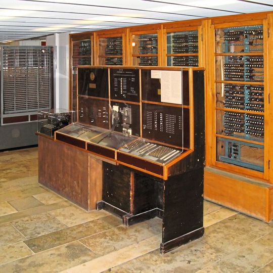 Aufnahme der Zuse Z4 im Deutschen Museum in München. Die Z4 wurde von 1942 bis 1945 in Berlin gebaut und gilt als der heute älteste überlebende Rechner aus der Frühzeit des digitalen Computings. Aufnahme der Zuse Z4 im Deutschen Museum in München. Die Z4 wurde von 1942 bis 1945 in Berlin gebaut und gilt als der heute älteste überlebende Rechner aus der Frühzeit des digitalen Computings.