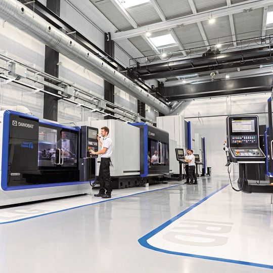 Danobat steht für High-Tech-Maschinen, innovative kundenspezifische Lösungen und die Verarbeitung hochpräziser Komponenten. Danobat steht für High-Tech-Maschinen, innovative kundenspezifische Lösungen und die Verarbeitung hochpräziser Komponenten.
