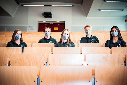 Das Siegerteam überzeugte mit einem veganen Proteinkonzentrat mit geringem Flächen- und Wasserbedarf und negativen CO2-Emissionen. Das Siegerteam überzeugte mit einem veganen Proteinkonzentrat mit geringem Flächen- und Wasserbedarf und negativen CO2-Emissionen.