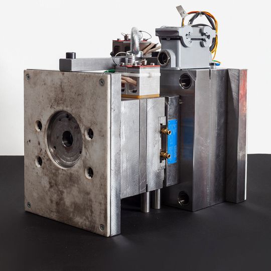 Das Team des Fraunhofer IPK entwickelte dieses Spritzgusswerkzeug zur Replikation von Musterbauteilen aus Polyhydroxybuttersäure.