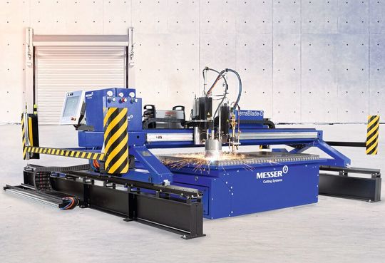 Trotz kompakter Abmaße ist die Terra Blade D von Messer enorm leistungsstark. Die Maschine kombiniert die Vorteile von Plasma- und Autogenschneiden. Trotz kompakter Abmaße ist die Terra Blade D von Messer enorm leistungsstark. Die Maschine kombiniert die Vorteile von Plasma- und Autogenschneiden.