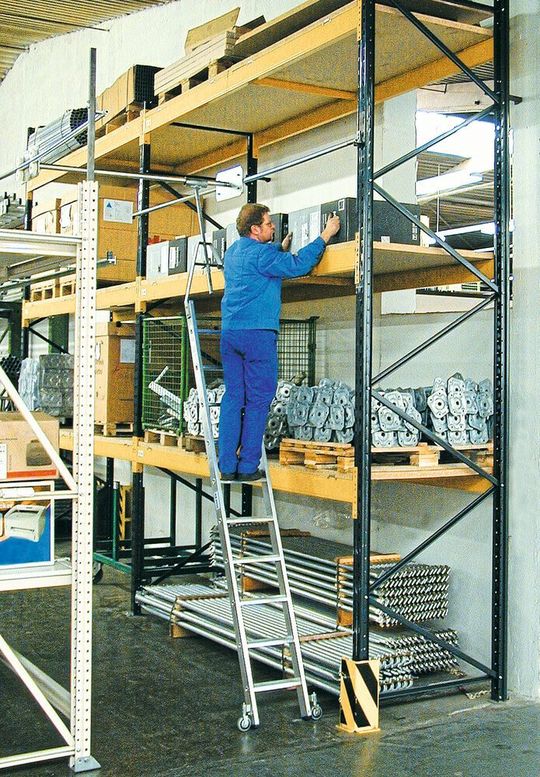 Regalleitern von Krause sind sicher, vielseitig und an viele Bedürfnisse anzupassen. Regalleitern von Krause sind sicher, vielseitig und an viele Bedürfnisse anzupassen.