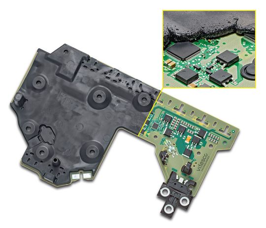 Durch das entfallene Gehäuse halbiert sich die Höhe der Elektronik – von 1,5 Zentimeter auf sieben Millimeter.