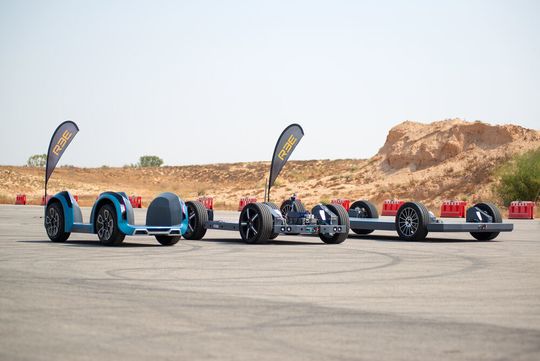 Drei Prototypen für unterschiedliche Zwecke: REE Automotive will mit seinen Elektrofahrzeug-Plattformen die Elektromobilität flexibilisieren. Drei Prototypen für unterschiedliche Zwecke: REE Automotive will mit seinen Elektrofahrzeug-Plattformen die Elektromobilität flexibilisieren.