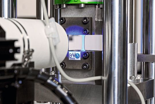 In den AM Fatigue Labs wird mittels moderner Analysetechnik die Beanspruchungen für additiv gefertigte Bauteile zu simuliert. In den AM Fatigue Labs wird mittels moderner Analysetechnik die Beanspruchungen für additiv gefertigte Bauteile zu simuliert.