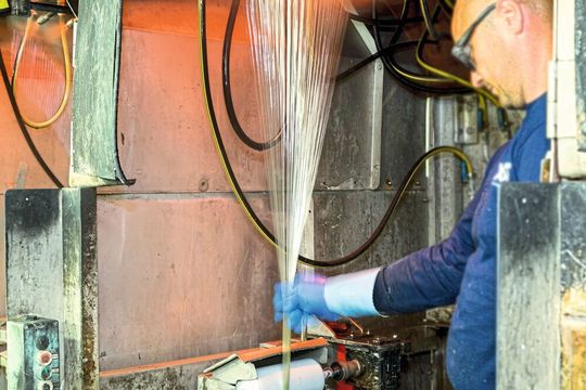 Lanxess setzt in seiner Glasfaserproduktion in Antwerpen auch Glasabfälle ein.