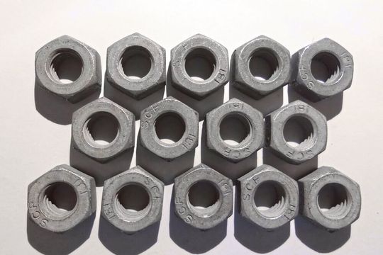 Bauteile nach dem Zink-Thermo-Diffusion(ZTD)-Prozess.