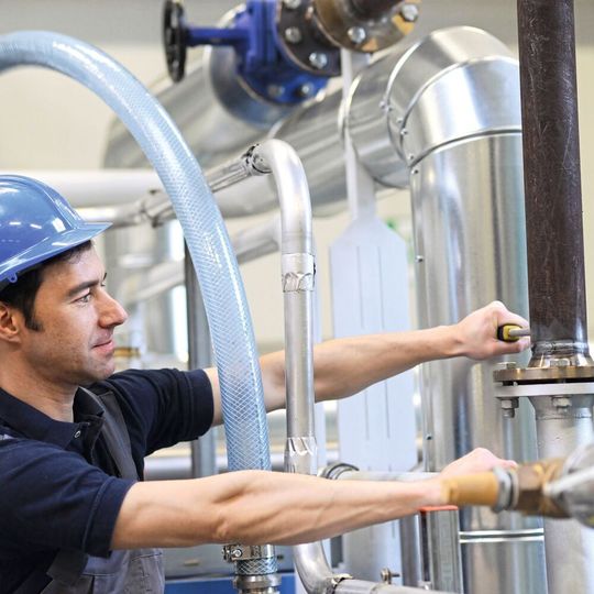 Das neue Informationsportal „Anlagensicherheit“ der BG RCI bietet schnellen und umfassenden Zugang zu Informationen. Das neue Informationsportal „Anlagensicherheit“ der BG RCI bietet schnellen und umfassenden Zugang zu Informationen.