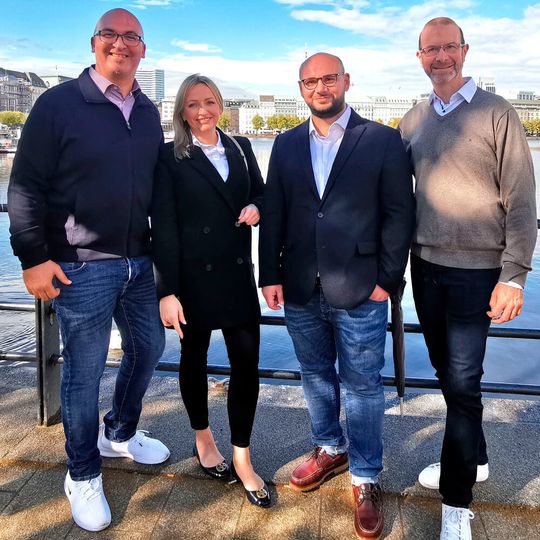 Das neue Team in Hamburg: (von links nach rechts) Mohamed-Radhi Melaouah, Ewa Kaminska, Aslan Aslan und Alexander Gröger. Das neue Team in Hamburg: (von links nach rechts) Mohamed-Radhi Melaouah, Ewa Kaminska, Aslan Aslan und Alexander Gröger.