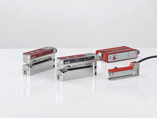 Das umfangreiche Gabelsensor-Portfolio mit dem Kombi-Gabelsensor GSX14E, den Leuze als Weltneuheit vorstellt. Das umfangreiche Gabelsensor-Portfolio mit dem Kombi-Gabelsensor GSX14E, den Leuze als Weltneuheit vorstellt.