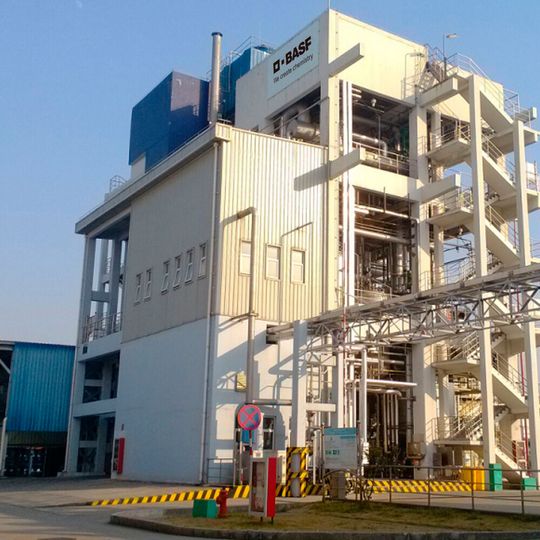 BASF wird die Produktionskapazität für synthetische Ester-Basisöle am Standort Jinshan in China nahezu verdoppeln. BASF wird die Produktionskapazität für synthetische Ester-Basisöle am Standort Jinshan in China nahezu verdoppeln.
