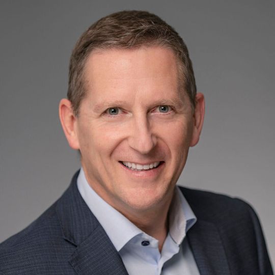 Kevin Isaac ist ab sofort als neuer Senior Vice President of Sales EMEA bei Sophos tätig. Kevin Isaac ist ab sofort als neuer Senior Vice President of Sales EMEA bei Sophos tätig.