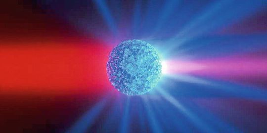 Rotes Licht wird in Mikrokügelchen aus Nanokristallen durch Frequenzverdopplung in blaues Licht verwandelt. Rotes Licht wird in Mikrokügelchen aus Nanokristallen durch Frequenzverdopplung in blaues Licht verwandelt.