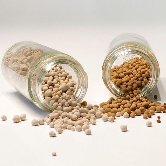 Glatt, Partner des Verbundprojekts „RePhoR“, führt u.a. Untersuchungen zur Sprühgranulation von aufgereinigtem Sekundärphosphor durch. Glatt, Partner des Verbundprojekts „RePhoR“, führt u.a. Untersuchungen zur Sprühgranulation von aufgereinigtem Sekundärphosphor durch.
