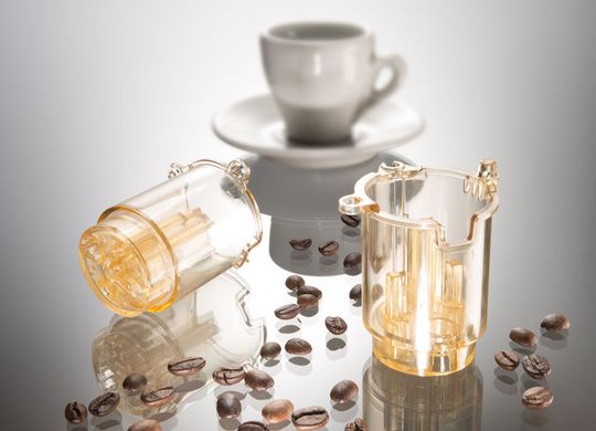 Der italienische Haushaltsgerätehersteller De'Longhi stellt den oberen Teil der Brüheinheit seiner neuen Kaffeemaschine Magnifica Ecam 22 jetzt aus dem BASF-Kunststoff Ultrason E 3010 her. Der italienische Haushaltsgerätehersteller De'Longhi stellt den oberen Teil der Brüheinheit seiner neuen Kaffeemaschine Magnifica Ecam 22 jetzt aus dem BASF-Kunststoff Ultrason E 3010 her.