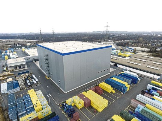 Die neue Logistikanlage von Rheinfelsquellen optimiert die Intralogistikprozesse auf höchstem Niveau. Die neue Logistikanlage von Rheinfelsquellen optimiert die Intralogistikprozesse auf höchstem Niveau.
