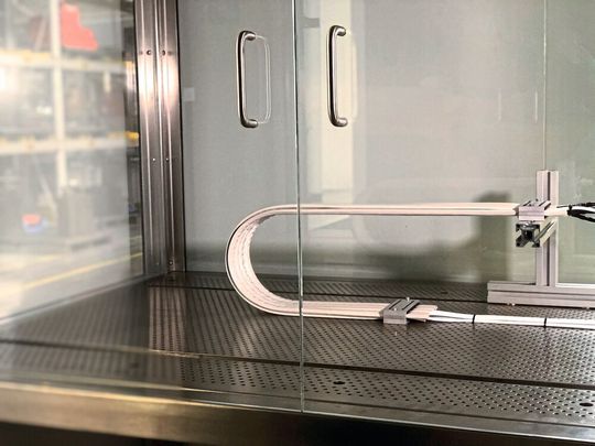 La nouvelle salle blanche igus construite par l'institut Fraunhofer IPA est destinée à la mise au point de plastiques en mouvement sans particules, convenant aux salles blanches jusqu'à la classe de propreté de l'air 1 en vertu de la norme ISO 14644-1. La nouvelle salle blanche igus construite par l'institut Fraunhofer IPA est destinée à la mise au point de plastiques en mouvement sans particules, convenant aux salles blanches jusqu'à la classe de propreté de l'air 1 en vertu de la norme ISO 14644-1.