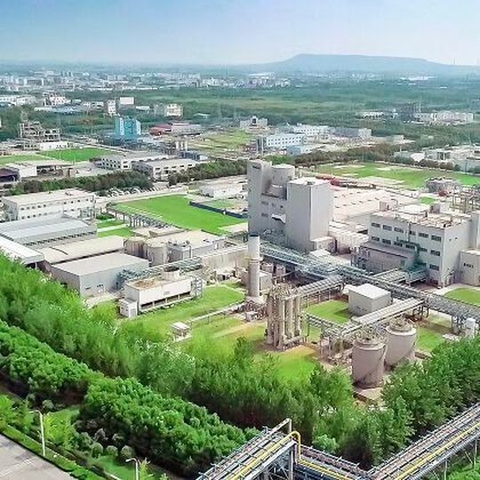 Der Wacker-Standort Nanjing: In dem voll integrierten Werk werden Dispersionen und Dispersionspulver als Bindemittel für Bauanwendungen, Lacke und Klebstoffe hergestellt. Der Wacker-Standort Nanjing: In dem voll integrierten Werk werden Dispersionen und Dispersionspulver als Bindemittel für Bauanwendungen, Lacke und Klebstoffe hergestellt.