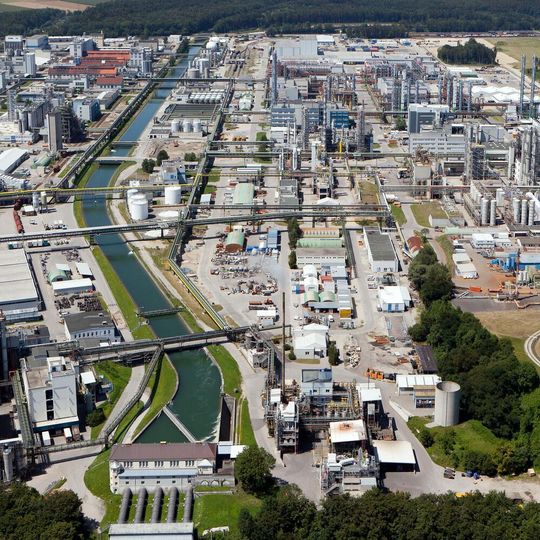 An den deutschen Wacker-Standorten sollen rund 1000 Stellen wegfallen. An den deutschen Wacker-Standorten sollen rund 1000 Stellen wegfallen.