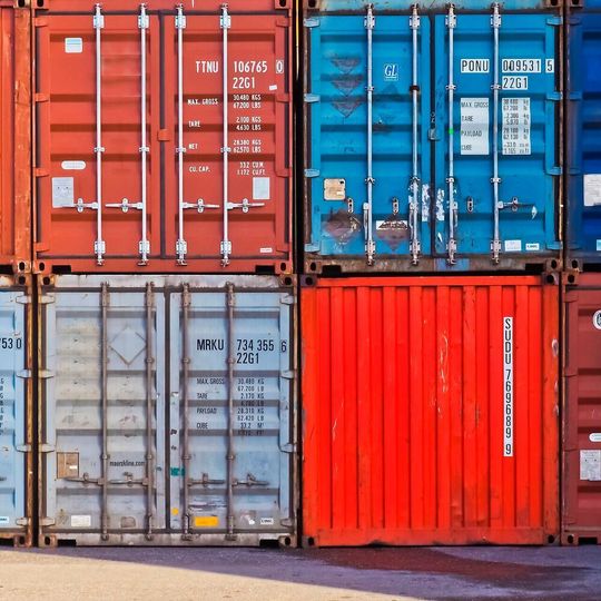 Trotz ihrer Sicherheitsvorteile sind Container ein primäres Ziel für Cybersicherheitsangriffe und zählen zu den zehn wichtigsten Angriffsvektoren für Unternehmen im Jahr 2019. Trotz ihrer Sicherheitsvorteile sind Container ein primäres Ziel für Cybersicherheitsangriffe und zählen zu den zehn wichtigsten Angriffsvektoren für Unternehmen im Jahr 2019.
