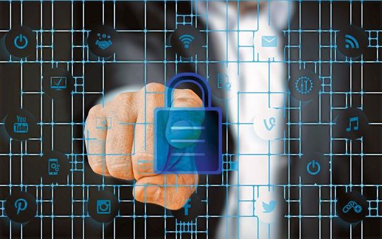 ABB und IBM arbeiten an einer Cybersecuritylösung, die Daten von der OT-Ebene in die IT-Ebene transferieren soll. ABB und IBM arbeiten an einer Cybersecuritylösung, die Daten von der OT-Ebene in die IT-Ebene transferieren soll.