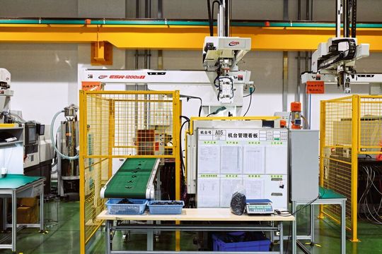 Das Prozessüberwachungs-Tool Comoneo bei TSP im Einsatz. Es stellt sicher, dass nur fehlerfreie Spritzgussteile die Fertigungslinien des chinesischen Kunststoffverarbeitungs-Spezialisten verlassen. Das Prozessüberwachungs-Tool Comoneo bei TSP im Einsatz. Es stellt sicher, dass nur fehlerfreie Spritzgussteile die Fertigungslinien des chinesischen Kunststoffverarbeitungs-Spezialisten verlassen.