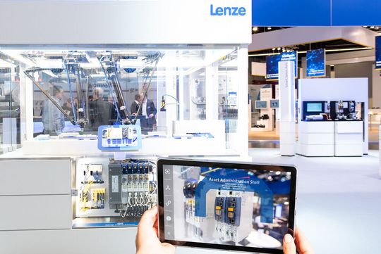 Die smarte Servo-Achse als starkes Motion-Control-Element im Automatisierungssystem von Lenze kombiniert mehrere Ansätze, die dem OEM Vorteile bringen und zugleich die Produktivitätsziele des Anwenders unterstützen. So verbinden sich Mechanik, Elektronik und Digitalisierung zu einer intelligenten Lösung. Die smarte Servo-Achse als starkes Motion-Control-Element im Automatisierungssystem von Lenze kombiniert mehrere Ansätze, die dem OEM Vorteile bringen und zugleich die Produktivitätsziele des Anwenders unterstützen. So verbinden sich Mechanik, Elektronik und Digitalisierung zu einer intelligenten Lösung.