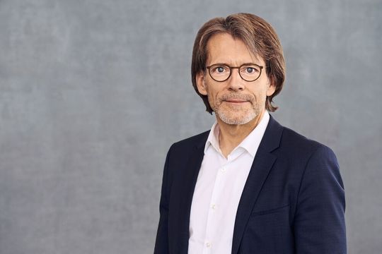 Vorstandsvorsitzender Joachim Kreuzburg: „Das dritte Quartal war von einer fast unsere gesamte Produktpalette betreffenden hohen Nachfrage gekennzeichnet“. Vorstandsvorsitzender Joachim Kreuzburg: „Das dritte Quartal war von einer fast unsere gesamte Produktpalette betreffenden hohen Nachfrage gekennzeichnet“.