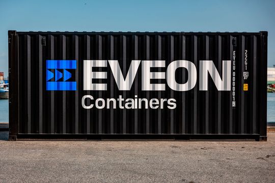 ISO-zertifizierter Container von Eveon. ISO-zertifizierter Container von Eveon.