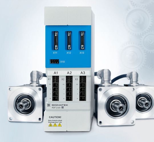 Die Dias-Drive 2000 Serie: In einem kompakten Packaging werden bis zu drei Achsen, Versorgung, Netzfilter, Bremswiderstand und Zwischenkreis mit hoher Leistung vereint. Die Dias-Drive 2000 Serie: In einem kompakten Packaging werden bis zu drei Achsen, Versorgung, Netzfilter, Bremswiderstand und Zwischenkreis mit hoher Leistung vereint.