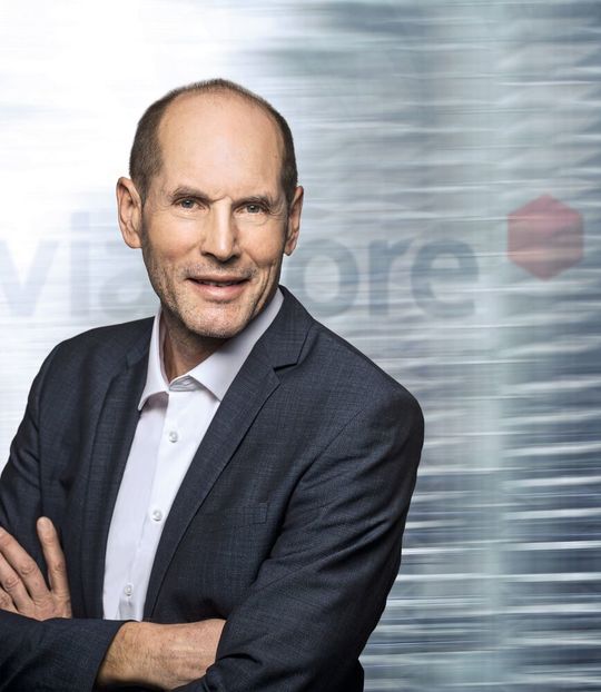 Viastore Systems verstärkt mit Stefan Ott sein Führungsteam – er ist neuer Ressorleiter Regalbediengeräte. Viastore Systems verstärkt mit Stefan Ott sein Führungsteam – er ist neuer Ressorleiter Regalbediengeräte.