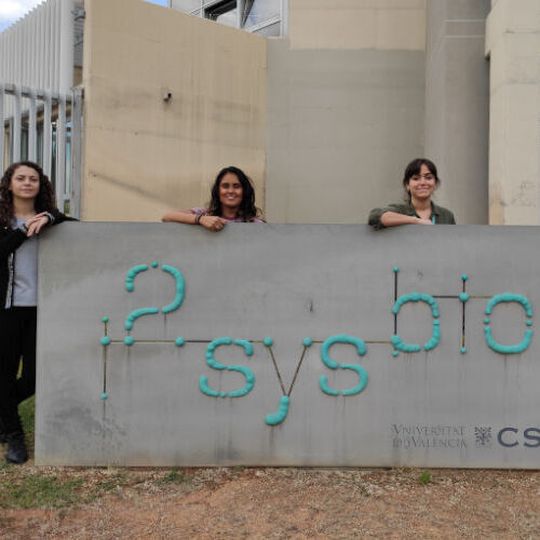 The research team at I2SysBio: (L-R) Leila Satari, Alba Guillén and Àngela Vidal-Verdú. The research team at I2SysBio: (L-R) Leila Satari, Alba Guillén and Àngela Vidal-Verdú.