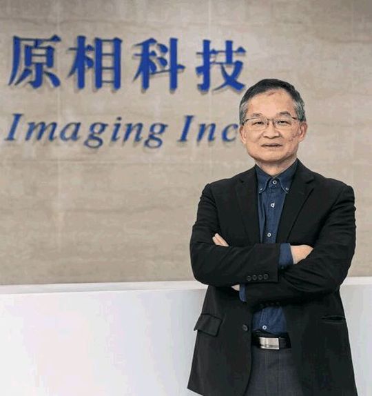 Sen-H. Huang, CEO & President PixArt: "Zu den Besonderheiten unserer Technologie gehören Smart-Sensor-SoC-Lösungen mit CMOS-Imagern, Optiken und proprietären Algorithmus-Engines.“ Sen-H. Huang, CEO & President PixArt: "Zu den Besonderheiten unserer Technologie gehören Smart-Sensor-SoC-Lösungen mit CMOS-Imagern, Optiken und proprietären Algorithmus-Engines.“