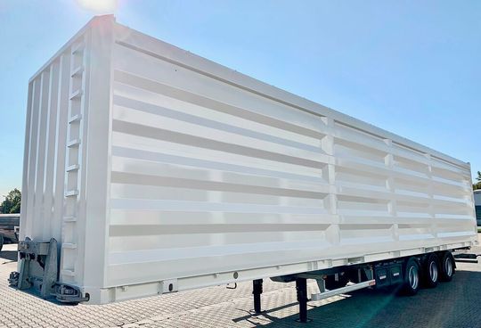 Der neue Großraum-Wechselbehälter „Imperator Bulk & Pallet“ von Wecon ist ein raffiniertes Raumwunder. Der neue Großraum-Wechselbehälter „Imperator Bulk & Pallet“ von Wecon ist ein raffiniertes Raumwunder.