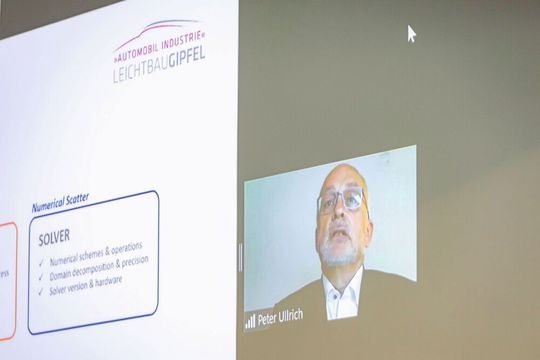 Herr Peter Ullrich war für seinen Vortrag auf dem Leichtbau-Gipfel 2020 live zugeschaltet. Die Veranstaltung fand sowohl vor Ort als auch digital statt.