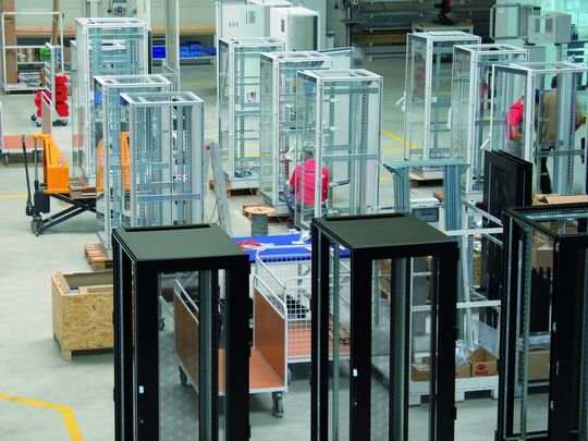 Das Schaltschrank-Modifikations-Center in Gera hat eine Größe von 1000 m2. Das Schaltschrank-Modifikations-Center in Gera hat eine Größe von 1000 m2.