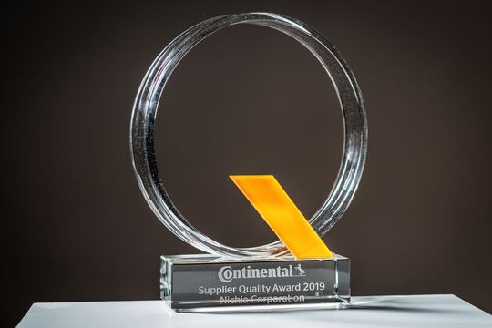 Continental prämiert Nichia Corporation mit dem Sonderpreis Quality Award 2019 für außergewöhnliche Leistungen auf dem Gebiet der Qualitätssteigerung.