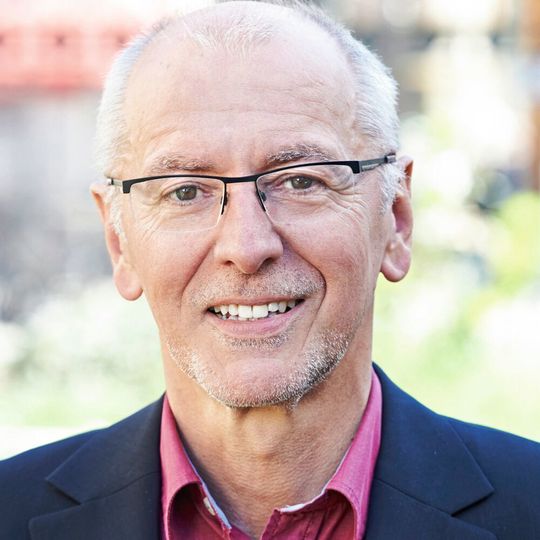 Prof. Dr. Armin Grunwald leitet das Institut für Technikfolgenabschätzung und Systemanalyse (ITAS) am Karlsruher Institut für Technologie (KIT) und das Büro für Technikfolgen-Abschätzung beim Deutschen Bundestag. Prof. Dr. Armin Grunwald leitet das Institut für Technikfolgenabschätzung und Systemanalyse (ITAS) am Karlsruher Institut für Technologie (KIT) und das Büro für Technikfolgen-Abschätzung beim Deutschen Bundestag.