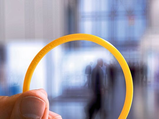 Das Aufbringen von Kennzeichnungen auf Schläuchen ist mit Lasertechnologie problemlos möglich. Das Aufbringen von Kennzeichnungen auf Schläuchen ist mit Lasertechnologie problemlos möglich.