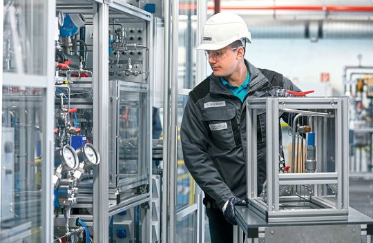 Die Modularisierung von Prozessanlagen eröffnet deutliche Vorteile, die sowohl Modulbauer als auch Anlagenbetreiber erkannt haben. Die Modularisierung von Prozessanlagen eröffnet deutliche Vorteile, die sowohl Modulbauer als auch Anlagenbetreiber erkannt haben.
