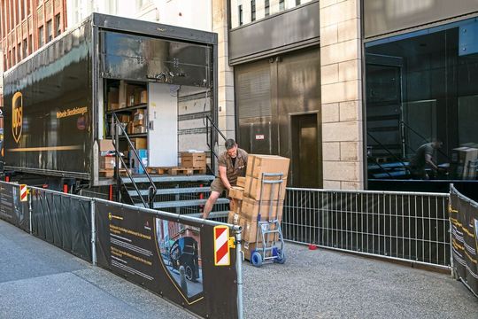 Micro-Depot von UPS: Von hier aus werden Paketsendungen zu Fuß oder mit einem Lastenrad zugestellt. Micro-Depot von UPS: Von hier aus werden Paketsendungen zu Fuß oder mit einem Lastenrad zugestellt.