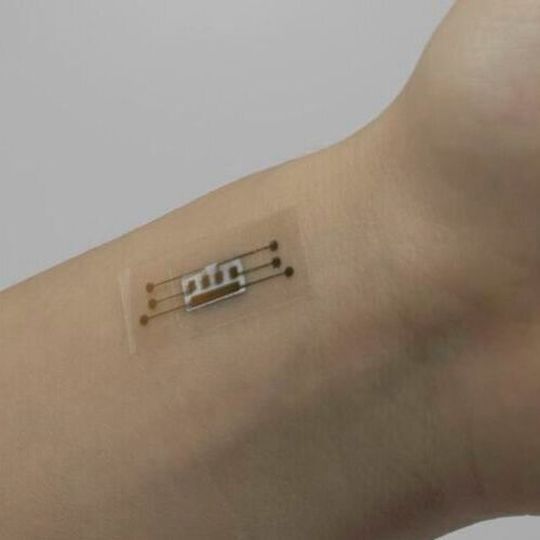 Flexible ‘Trace’ sensor patches can be placed on the skin to measure blood flow in superficial arteries. Flexible ‘Trace’ sensor patches can be placed on the skin to measure blood flow in superficial arteries.