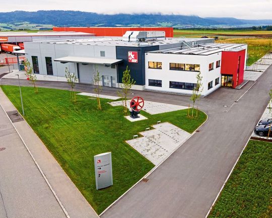 Mit dem Umzug in das neue Firmengebäude im Nagelsee 6 in Aldingen schafft die Hommel+Keller Präzisionswerkzeuge GmbH ideale Voraussetzungen für den Wachstumskurs. Mit dem Umzug in das neue Firmengebäude im Nagelsee 6 in Aldingen schafft die Hommel+Keller Präzisionswerkzeuge GmbH ideale Voraussetzungen für den Wachstumskurs.