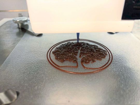 Thinking im November: Mehr als eine holzbasierte Biotinte für das Robocasting ist Woodmimetics3D. Sie lässt sich gut 3D-drucken und härtet schnell aus, heißt es. Thinking im November: Mehr als eine holzbasierte Biotinte für das Robocasting ist Woodmimetics3D. Sie lässt sich gut 3D-drucken und härtet schnell aus, heißt es.