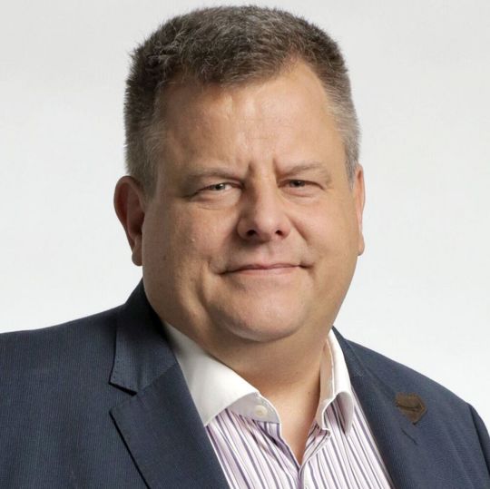 Dr. Stefan Schwarz,Partner Business Consulting bei Teradata: „Optimalerweise unterstützt KI den Menschen bei der Verwirklichung seiner Kreativität." Dr. Stefan Schwarz,Partner Business Consulting bei Teradata: „Optimalerweise unterstützt KI den Menschen bei der Verwirklichung seiner Kreativität."