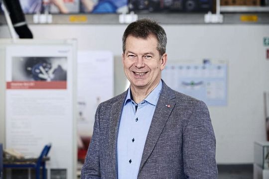Dr. Bernd Hildebrandt, verantwortlich bei Messer für den Bereich Schweißen und Schneiden: „Das Schutzgas hat einen beträchtlichen Einfluss auf Qualität und Kosten.“ Dr. Bernd Hildebrandt, verantwortlich bei Messer für den Bereich Schweißen und Schneiden: „Das Schutzgas hat einen beträchtlichen Einfluss auf Qualität und Kosten.“