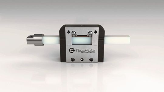 Der LL06 mit spielfreiem Direktantrieb und mit einem Gewicht von 16 g ist der kleinste Motor von Piezomotor.