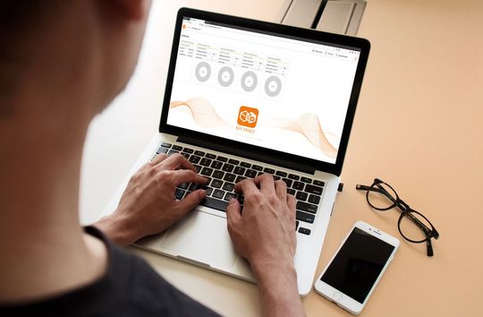 Ob die Dokumente per E-Mail-Postfach, sFTP-Zugang oder API-Schnittstelle ein- und ausgehen und auch die einzelnen Prozessschritte der Dokumentenverarbeitung werden individuell mit dem Kunden festgelegt. Ob die Dokumente per E-Mail-Postfach, sFTP-Zugang oder API-Schnittstelle ein- und ausgehen und auch die einzelnen Prozessschritte der Dokumentenverarbeitung werden individuell mit dem Kunden festgelegt.